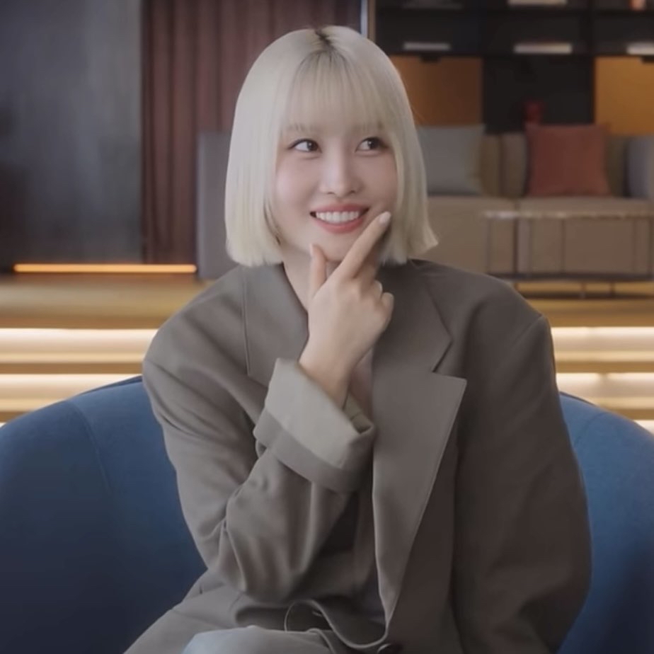 Foto terbaru Momo (TWICE)