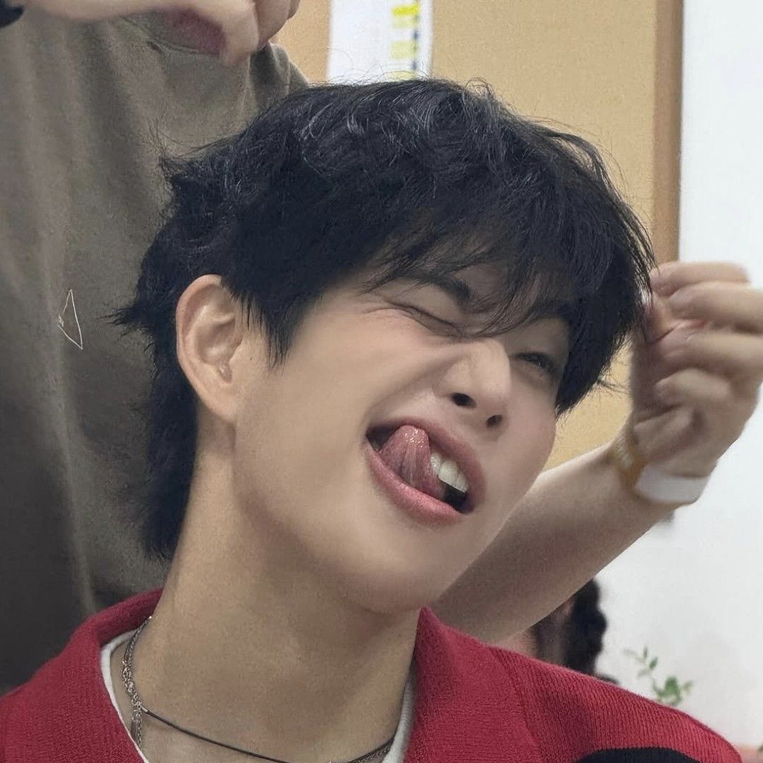 A moment captured by MJ (ASTRO)'s fan