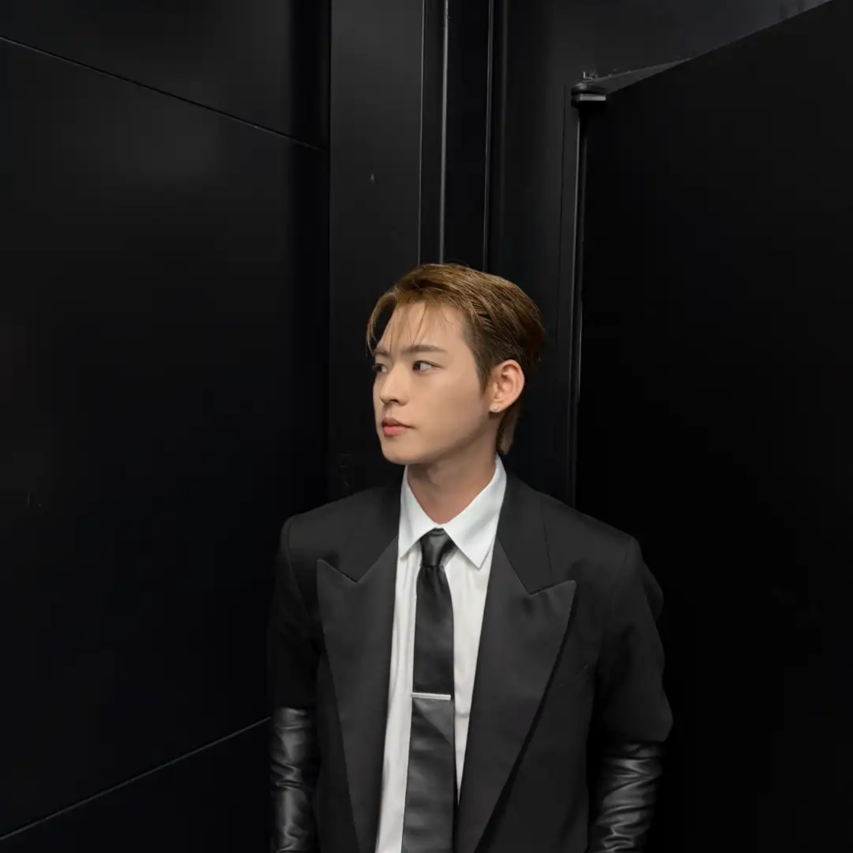 Behind-the-scenes cut of Hyojin (ONF)