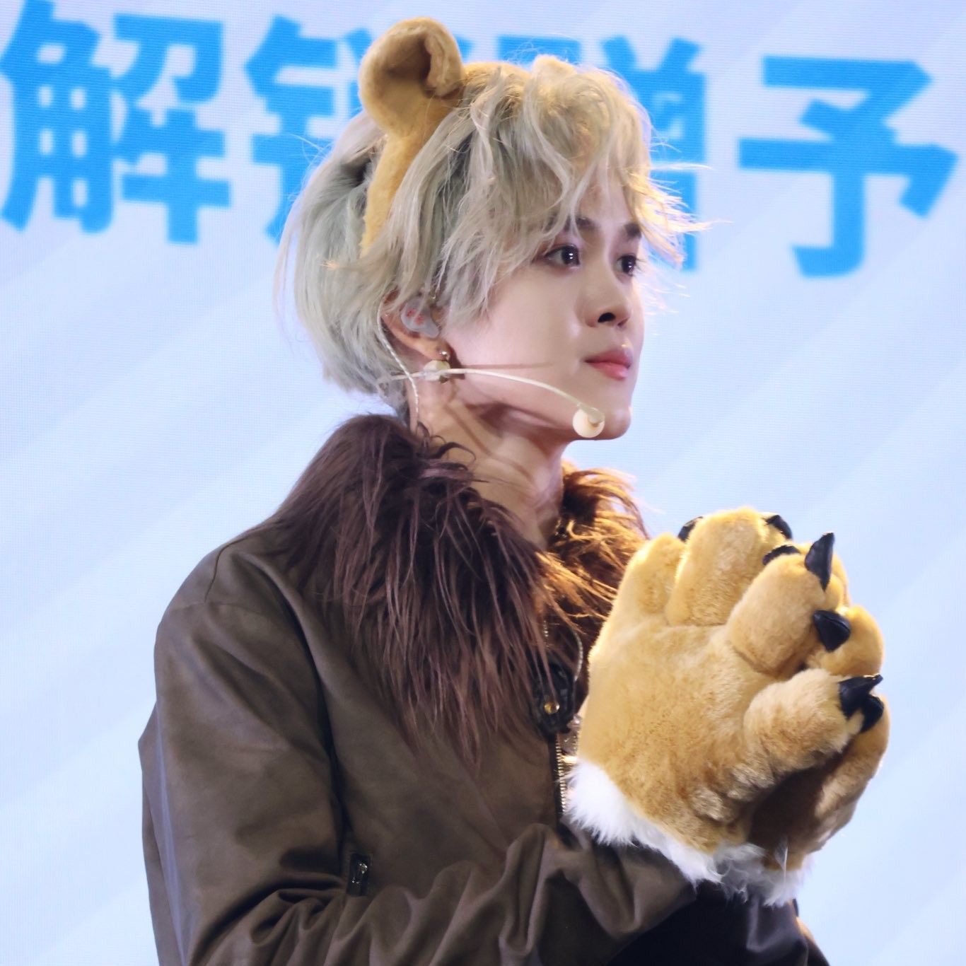 A moment captured by THI-O (NexT1DE)'s fan