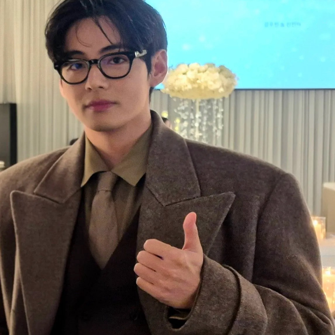 뷔 (방탄소년단) 최근 활동샷