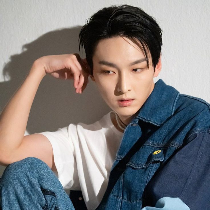 Recent activity shot of Zuho (SF9)