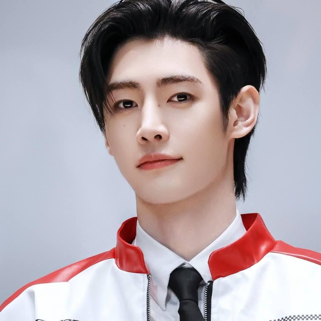 성훈 (ENHYPEN)의 최신 사진