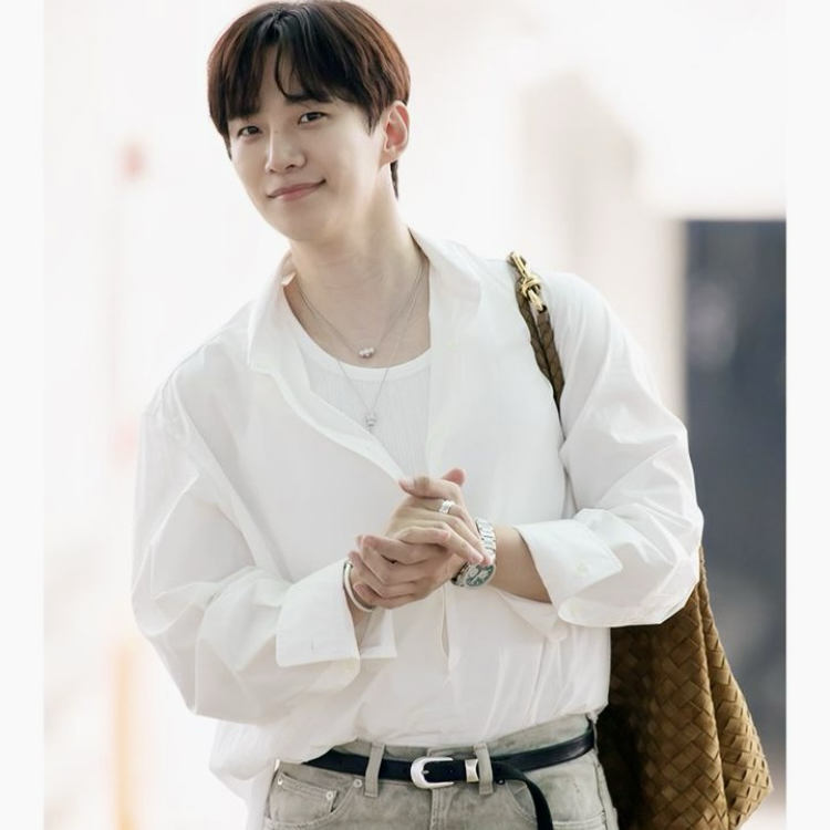 Latest photo of Junho (2PM)