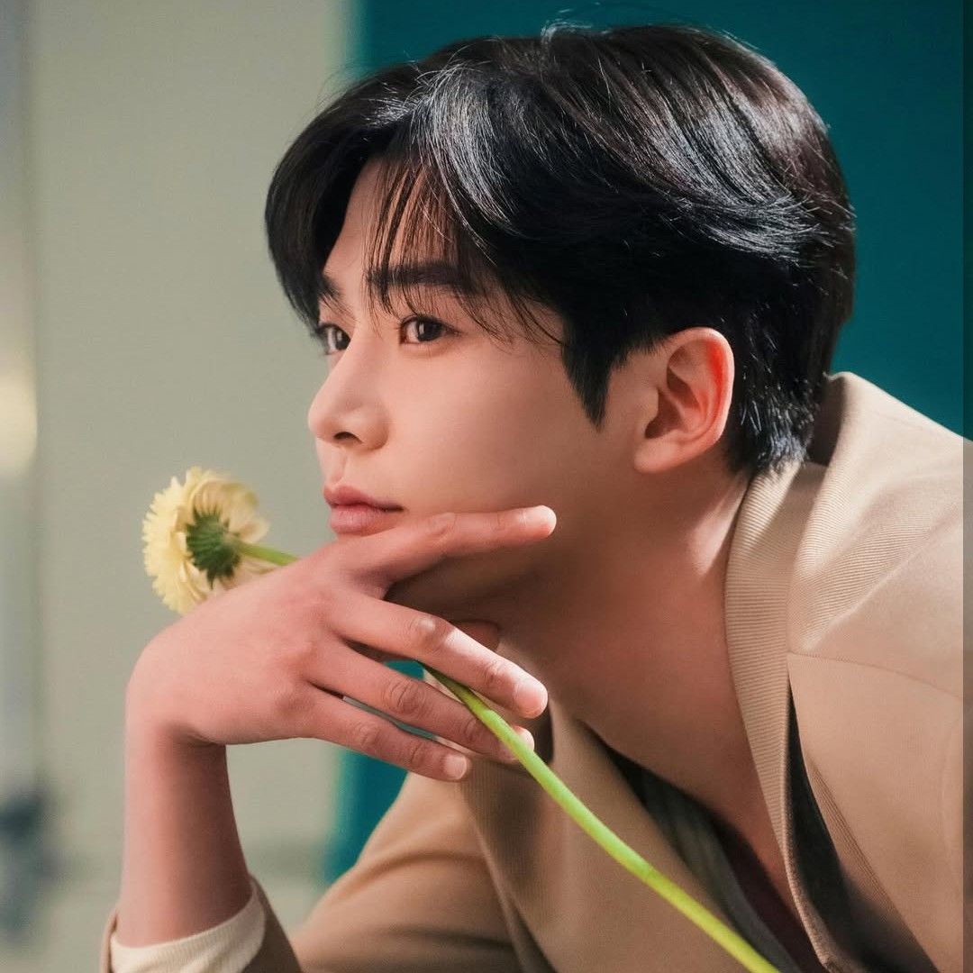 Behind-the-scenes cut of Rowoon
