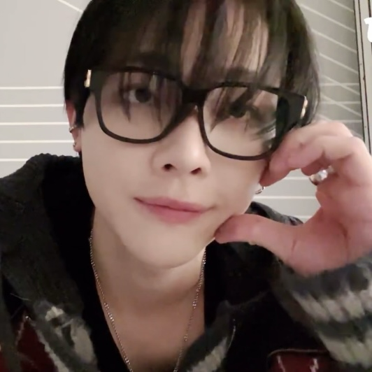 A moment captured by Nicholas (&TEAM)'s fan