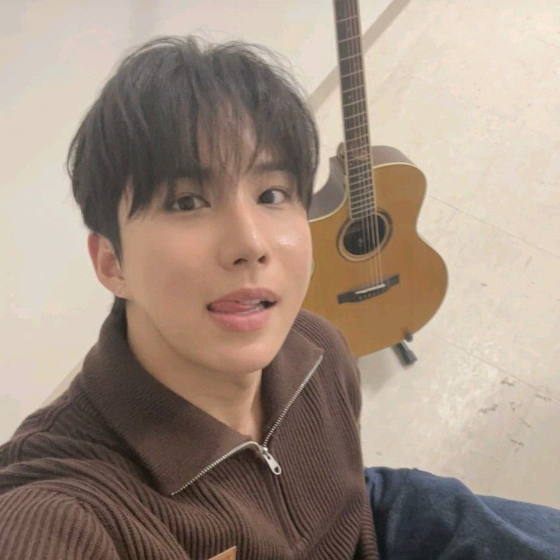 Latest photo of Wow (A.C.E)