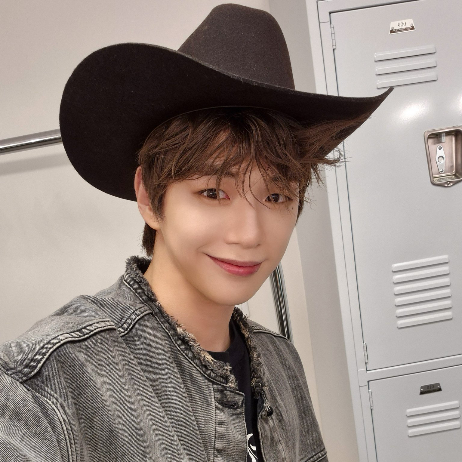 강다니엘의 비하인드 컷