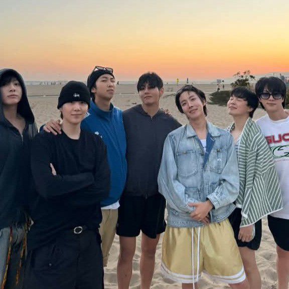 Hot post catching attention from 방탄소년단's fandom