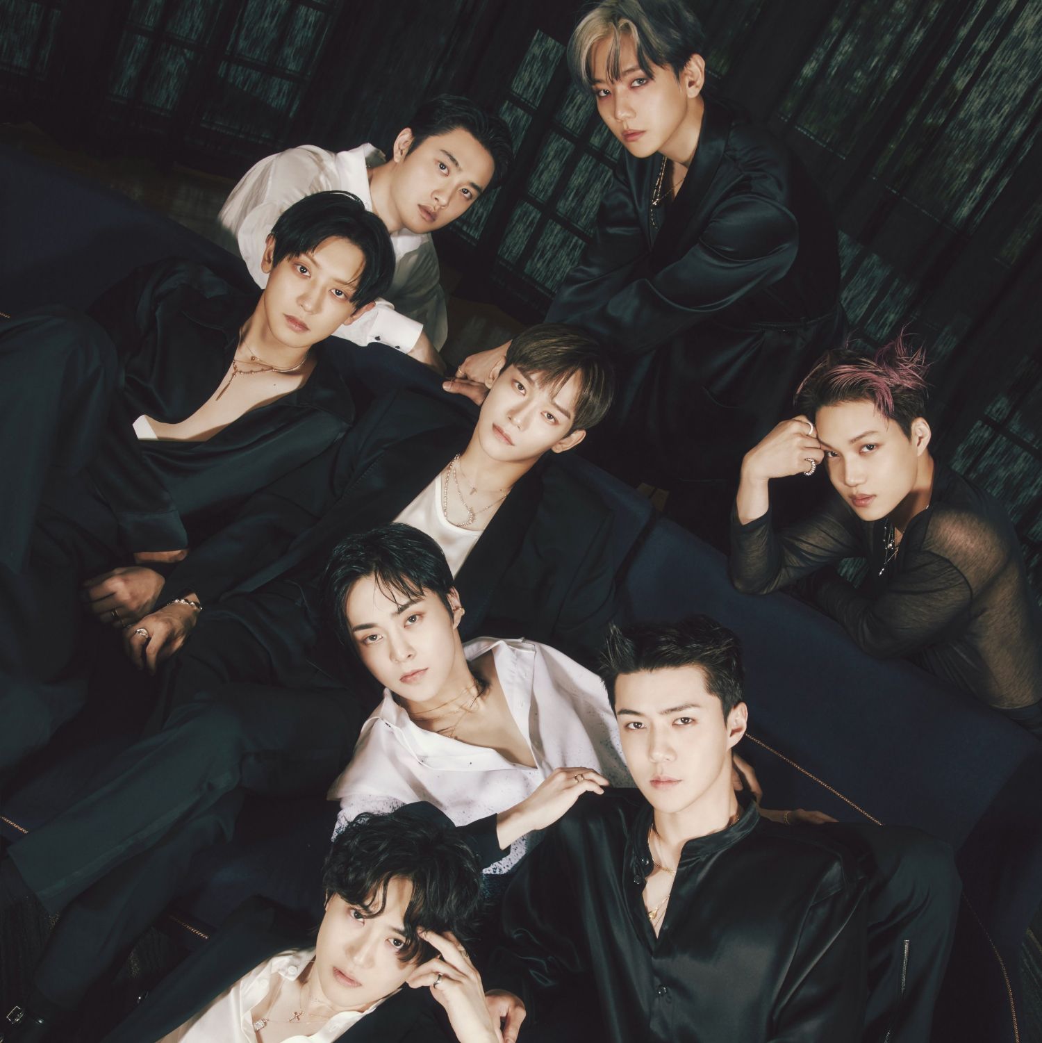 Behind-the-scenes cut of EXO