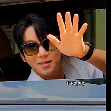 A moment captured by Hwang Chiyeol's fan