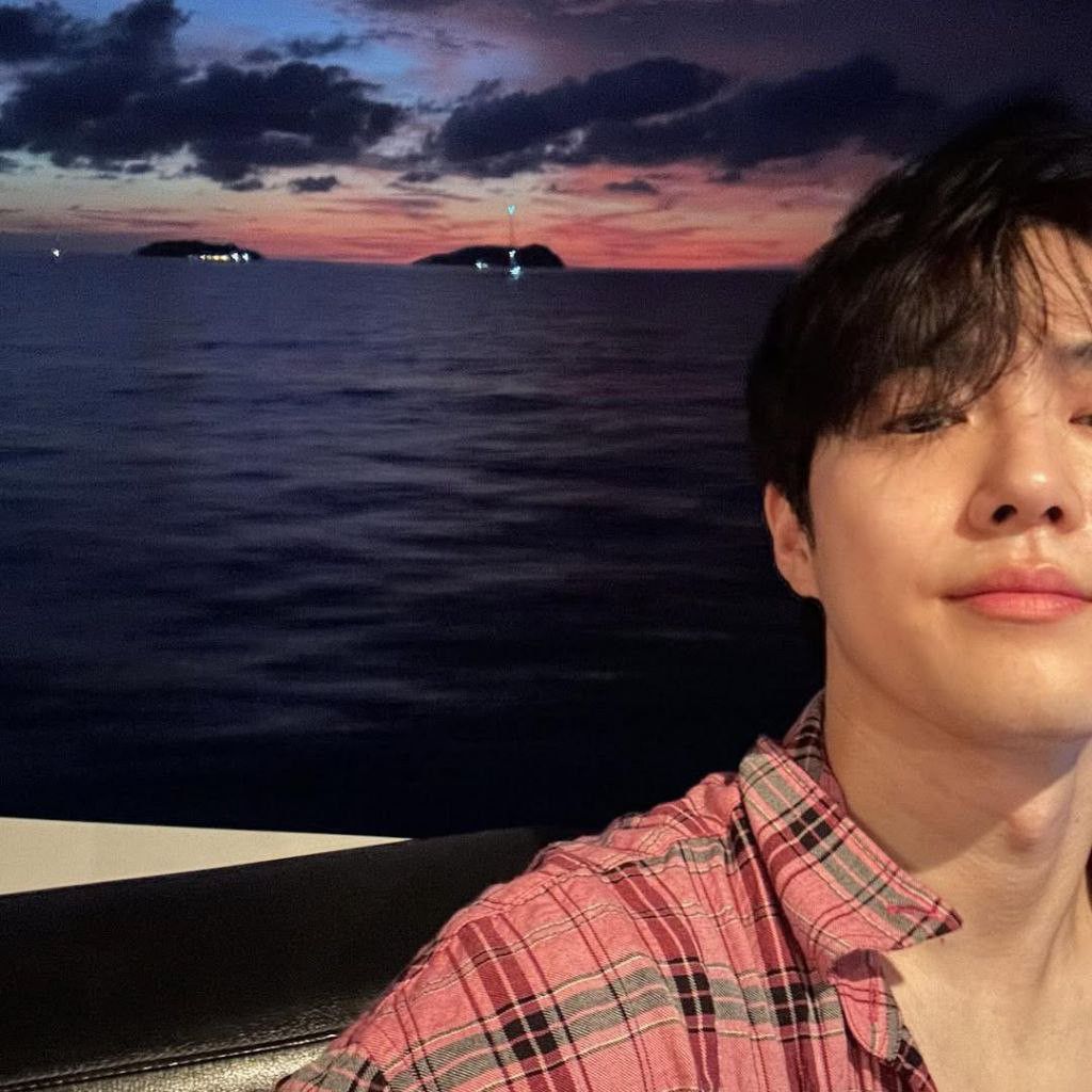 A moment captured by Suho (EXO)'s fan