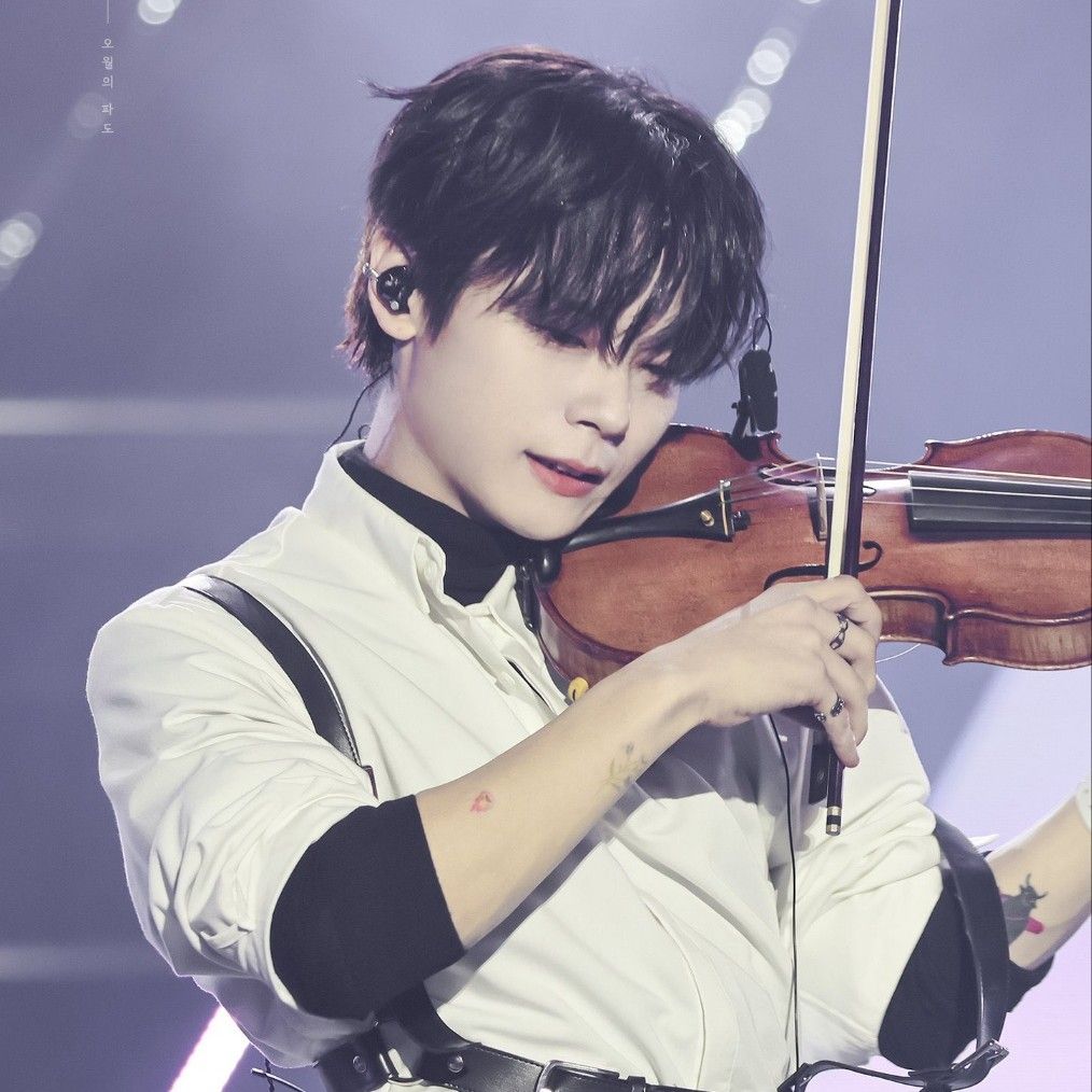 A moment captured by Shin Yechan (LUCY)'s fan