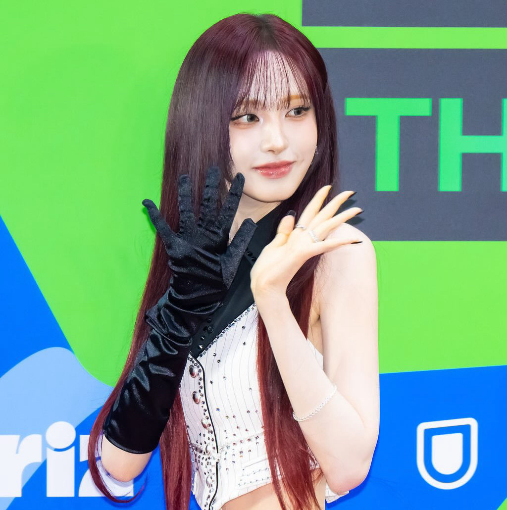 Behind-the-scenes cut of LIZ (IVE)