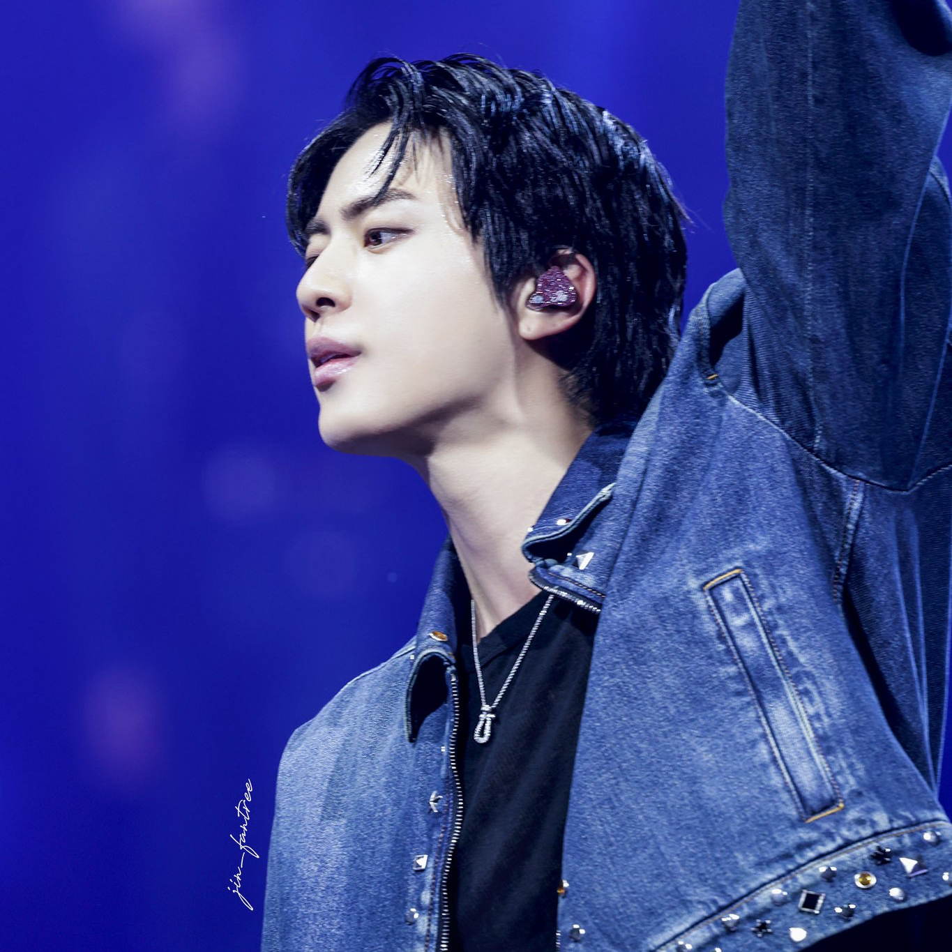 Behind-the-scenes cut of Jin (BTS)