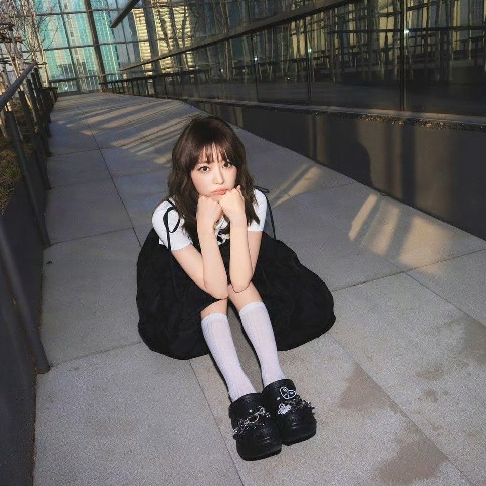 Latest photo of Sakura (LE SSERAFIM)