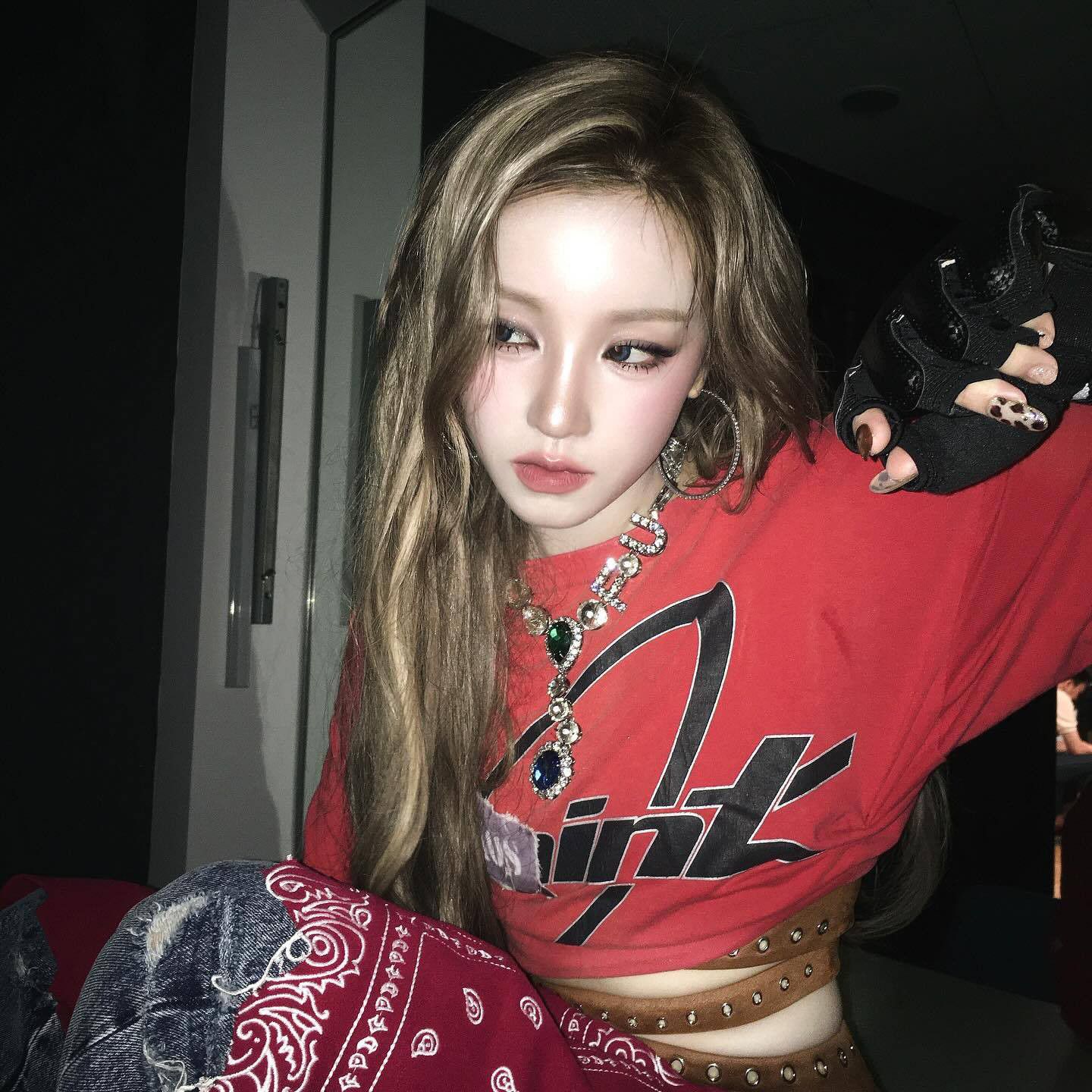 Potret di balik layar Yuqi (i-dle)