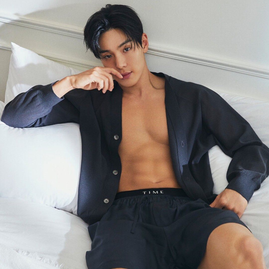 Recent activity shot of Shownu (MONSTA X)