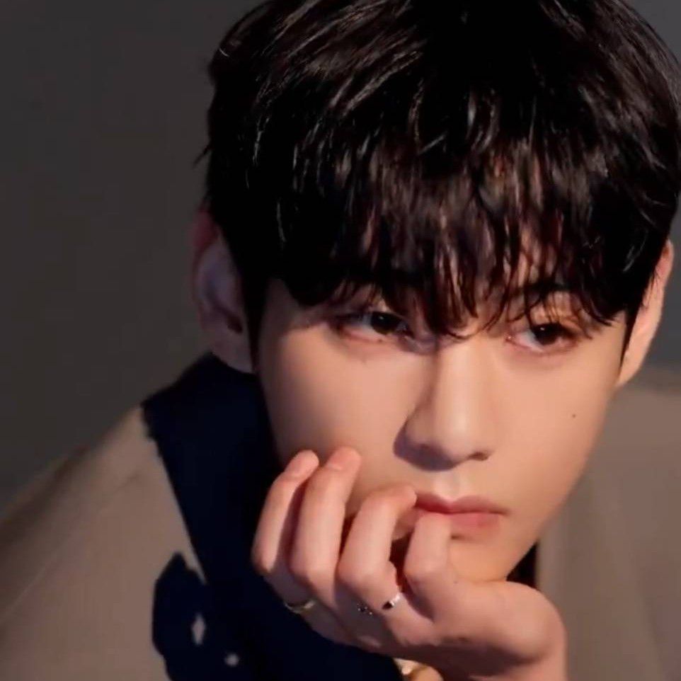 뷔 (방탄소년단)의 비하인드 컷