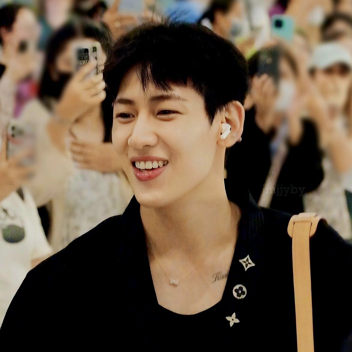 Behind-the-scenes cut of Bambam (GOT7)