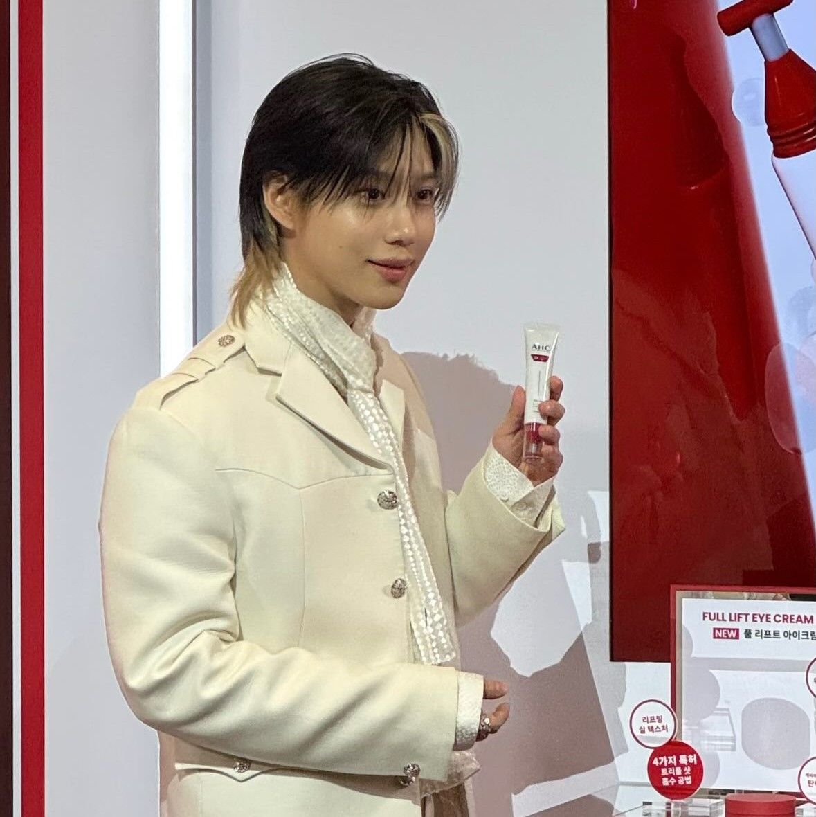 A moment captured by Taemin (SHINee)'s fan