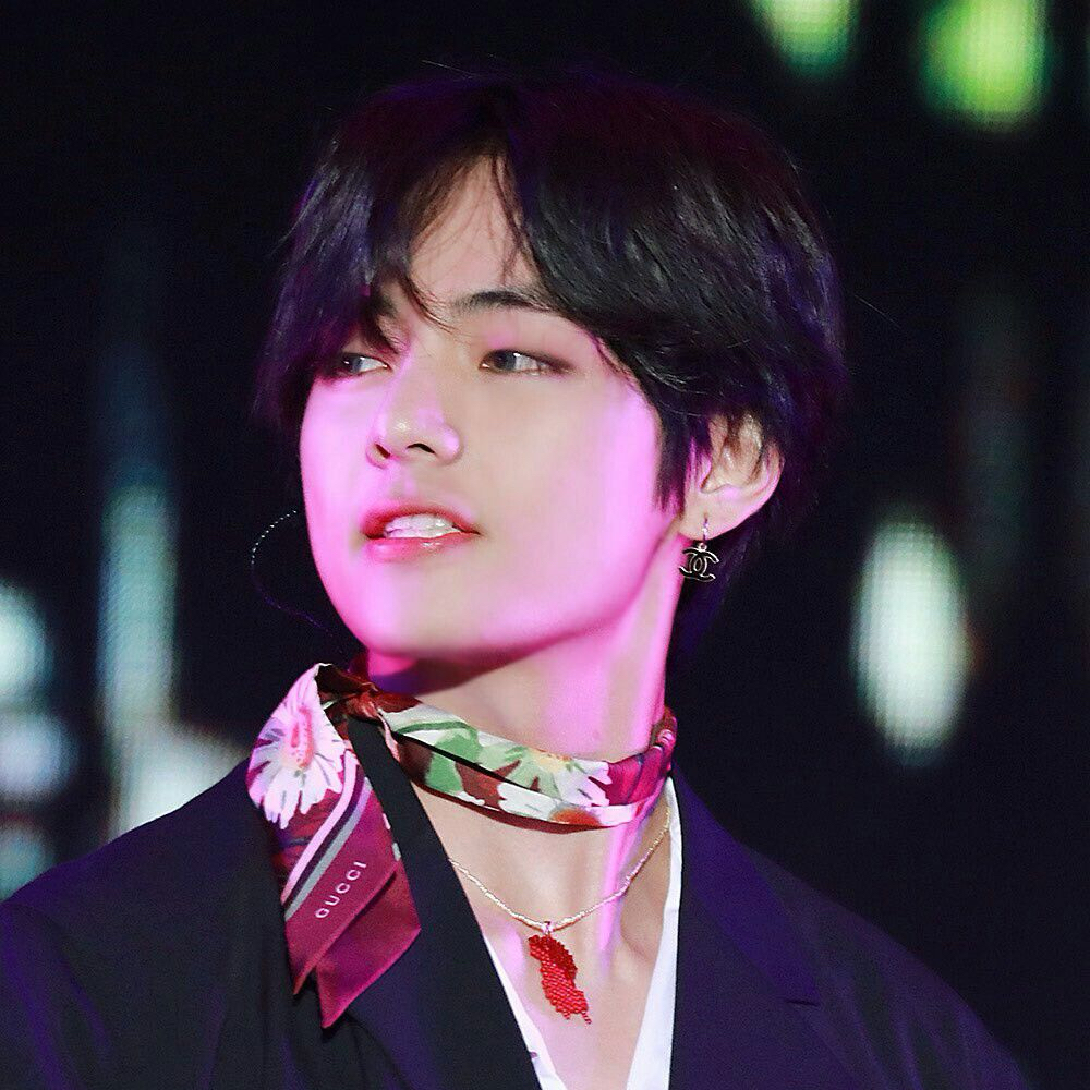V (防弹少年团)的最新照片