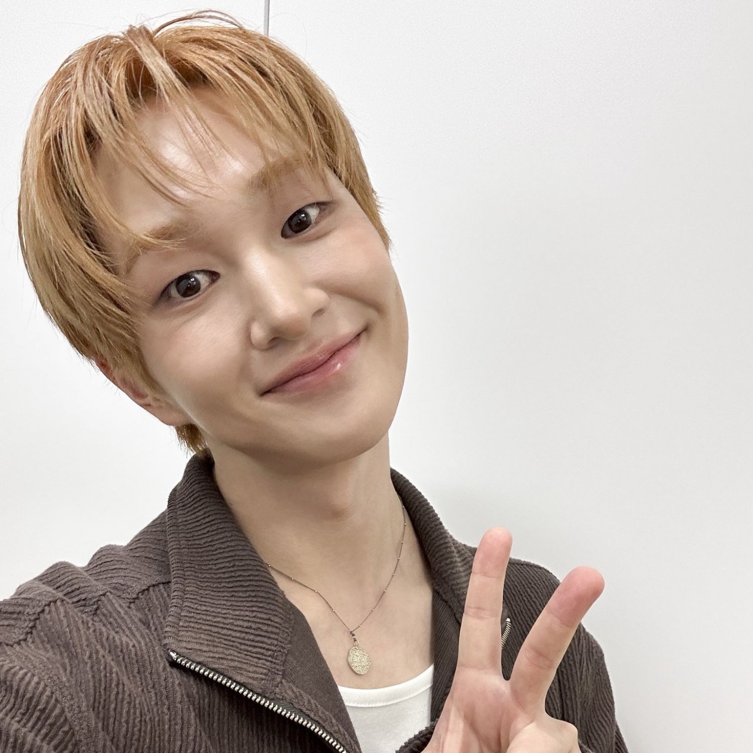 A moment captured by Onew (SHINee)'s fan