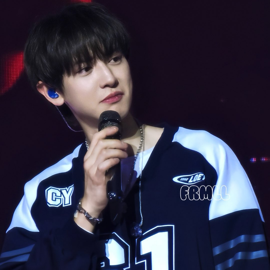 A moment captured by Chanyeol (EXO)'s fan