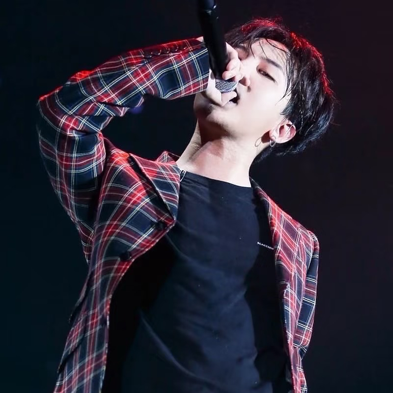 Recent activity shot of G-DRAGON (BIGBANG)