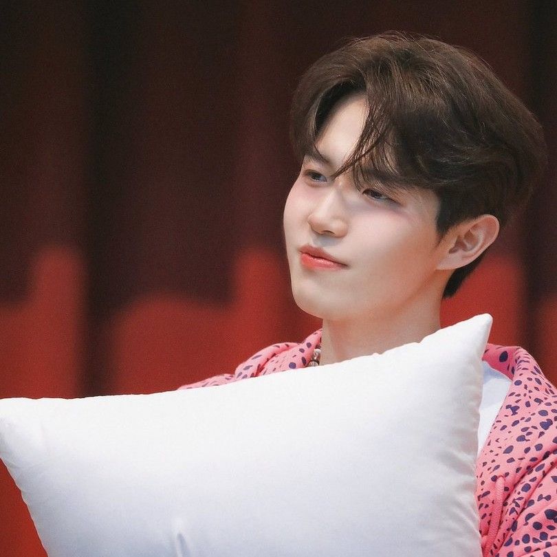 Behind-the-scenes cut of Kim Jaehwan