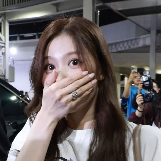 Sana (TWICE)的最新活動照片