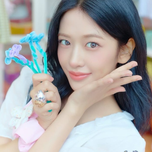 Popular profile image of IVE selected by votes