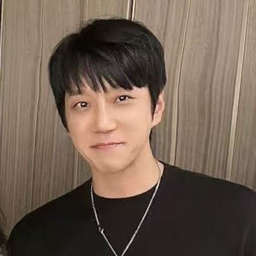 Recent activity shot of Hwang Chiyeol