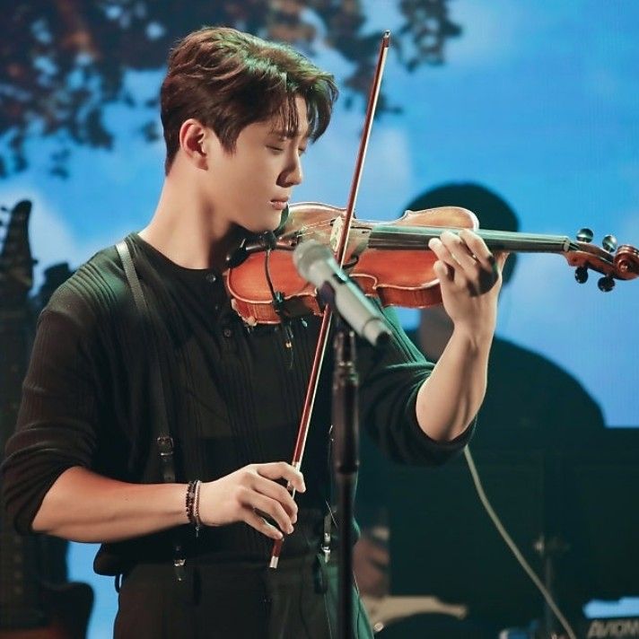 Behind-the-scenes cut of Hong Joochan (GoldenChild)