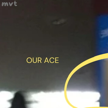 A moment captured by Monday (Weeekly)'s fan