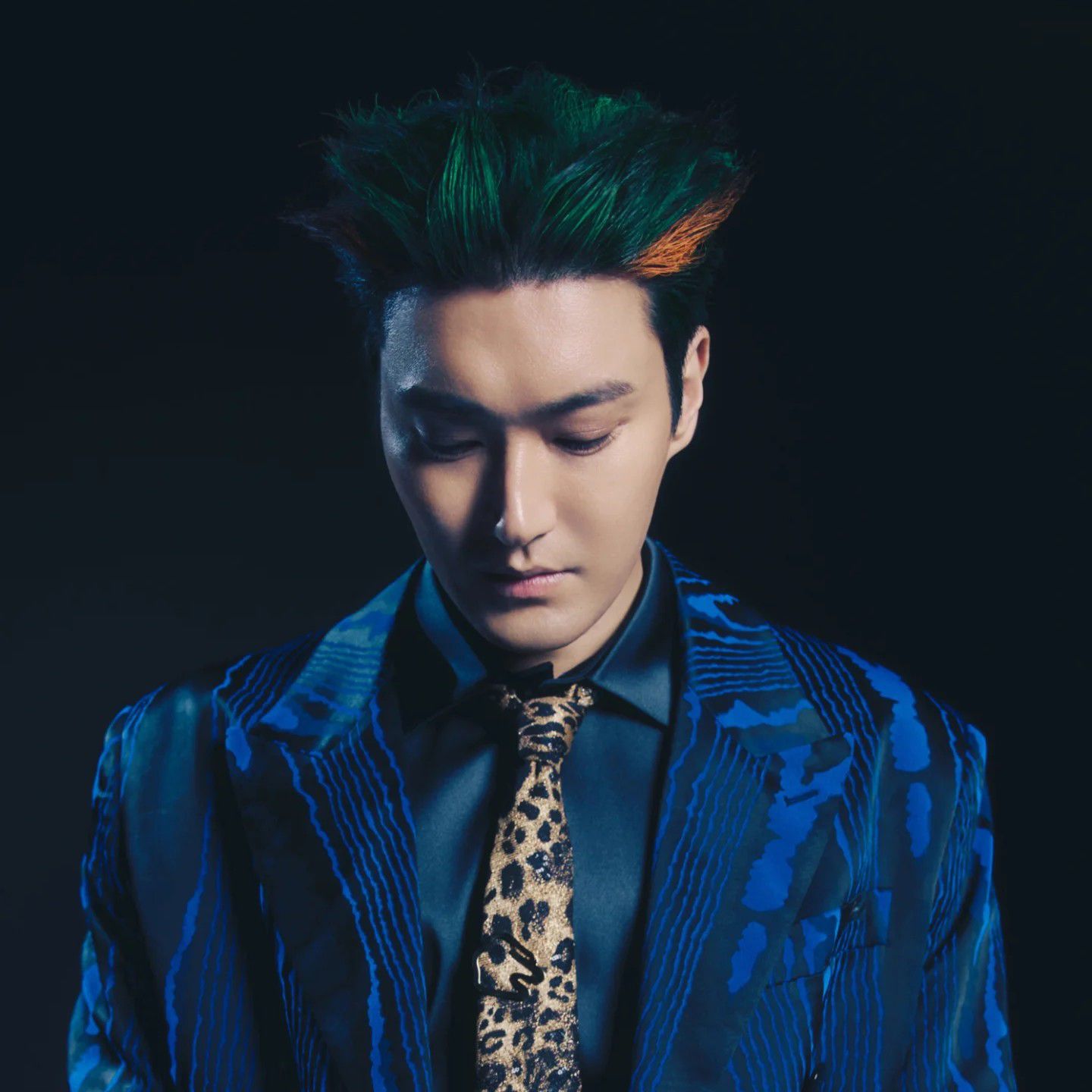 Behind-the-scenes cut of Siwon (Super Junior)