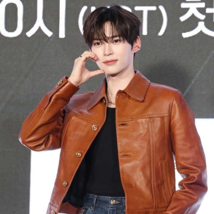 Potret di balik layar Sung Hanbin (ZEROBASEONE)