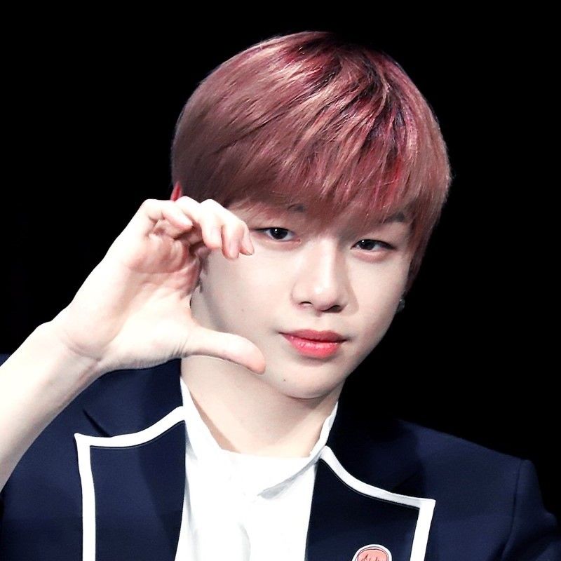 강다니엘의 비하인드 컷