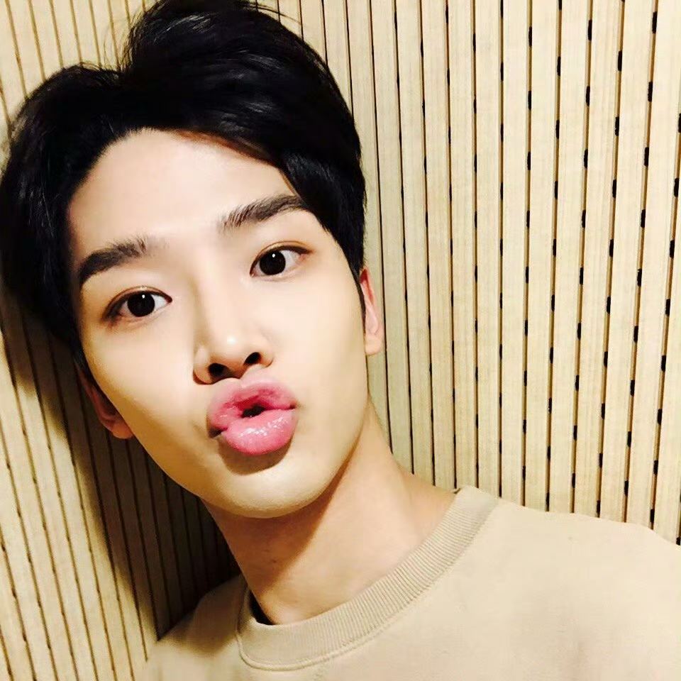 로운의 비하인드 컷