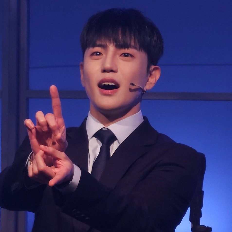 A moment captured by Donghun (A.C.E)'s fan