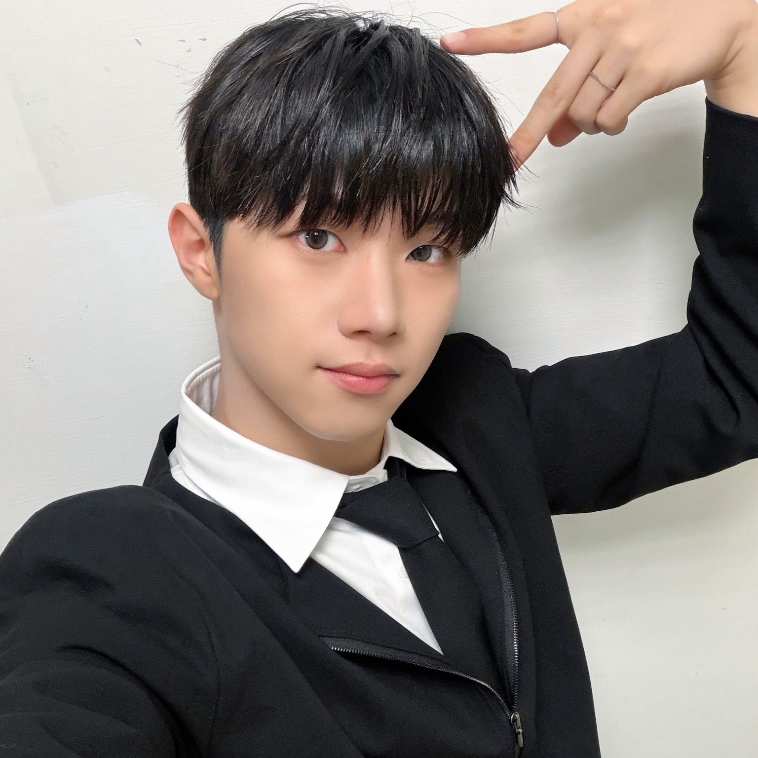 Behind-the-scenes cut of Hyunwoo (Xikers)