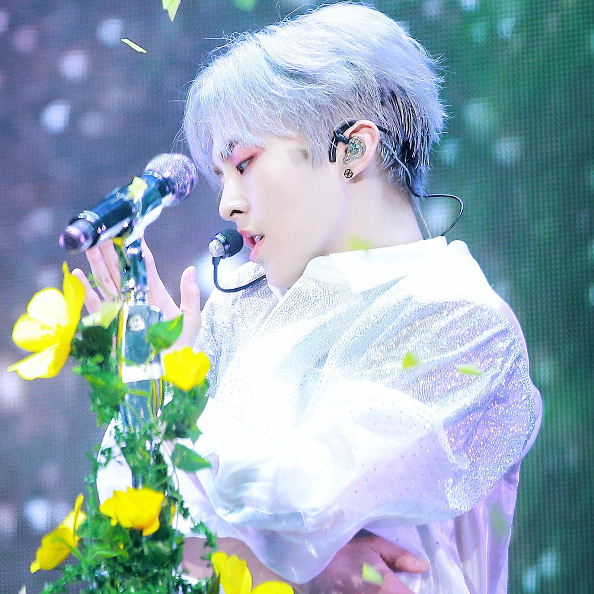 A moment captured by Xiumin (EXO)'s fan