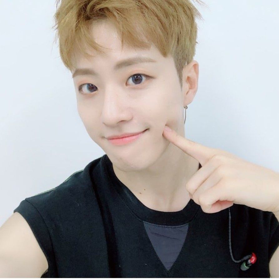 A moment captured by Feeldog's fan