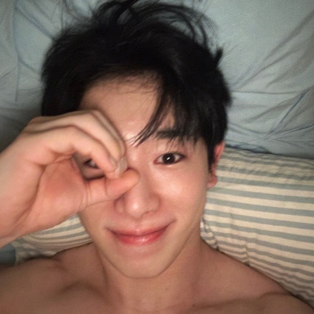 A moment captured by Wonho's fan