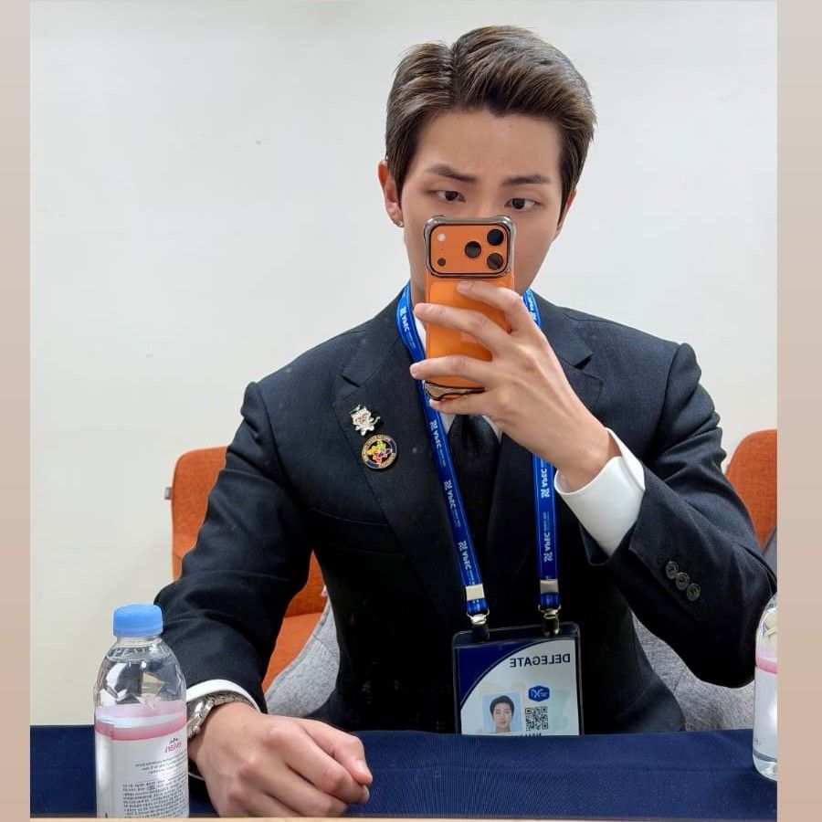 Behind-the-scenes cut of RM (BTS)