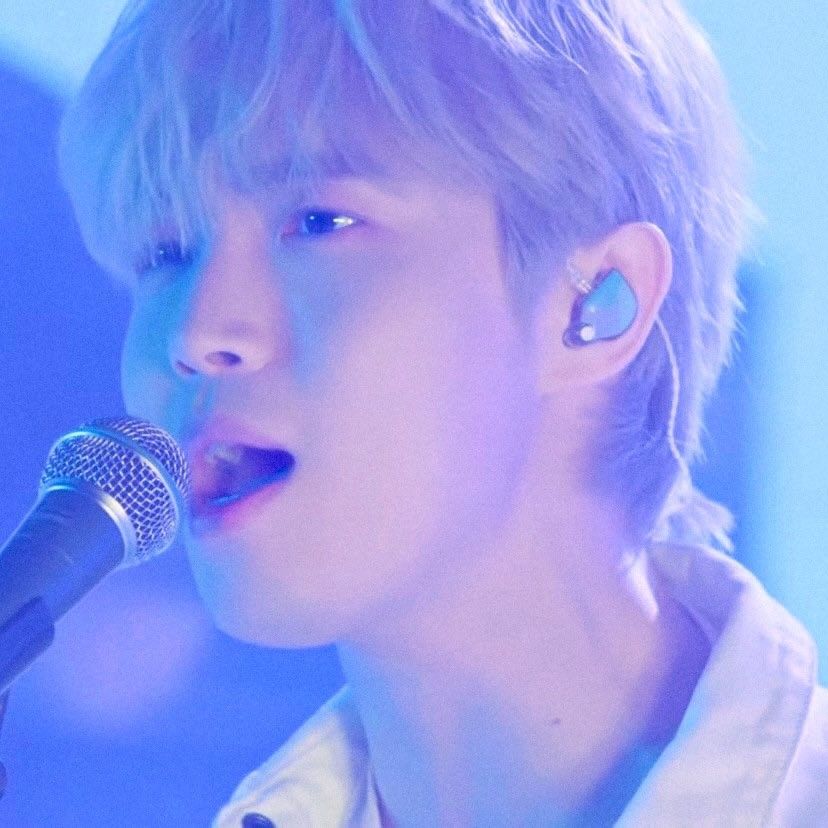 A moment captured by Kim Jaehwan's fan