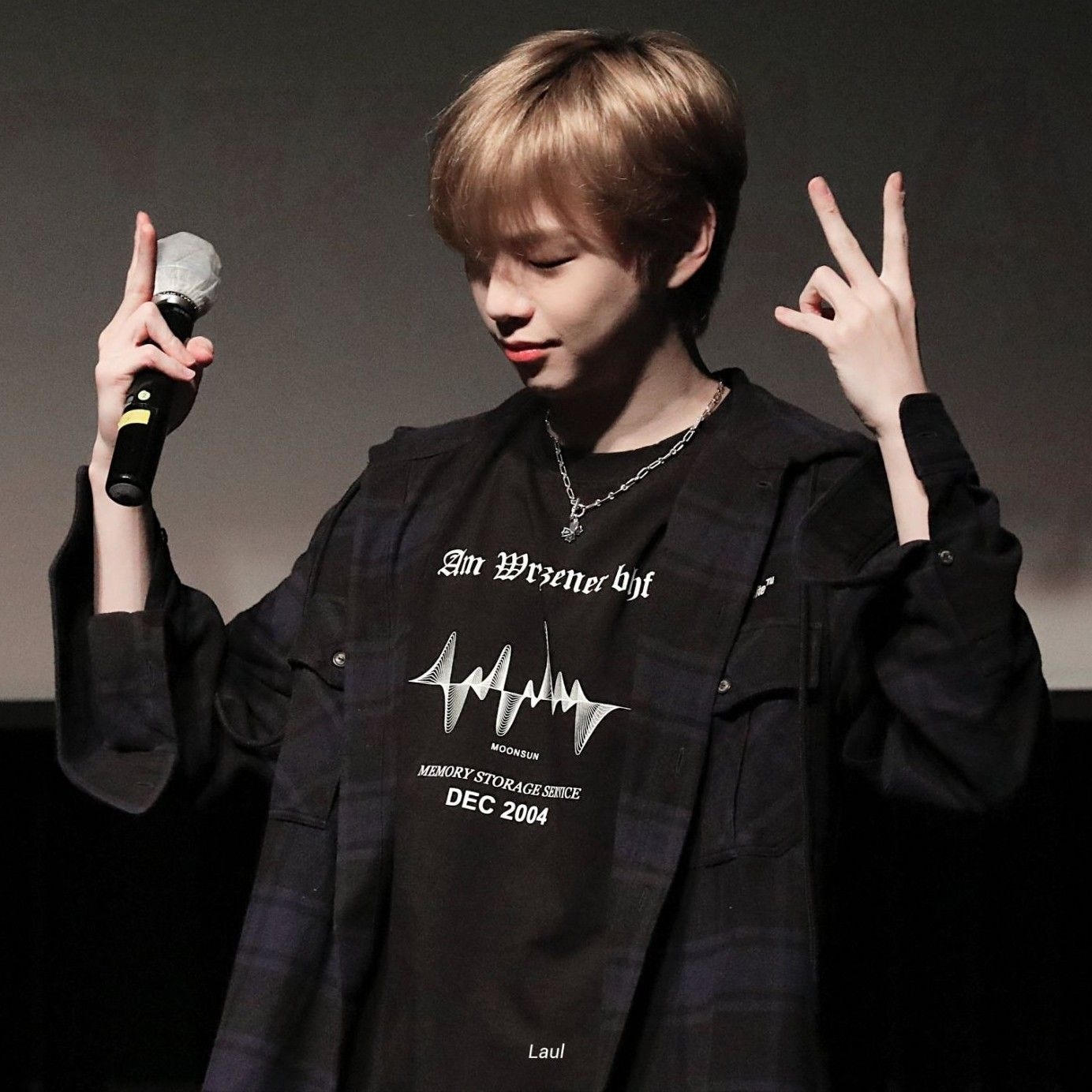 Behind-the-scenes cut of Kang Daniel