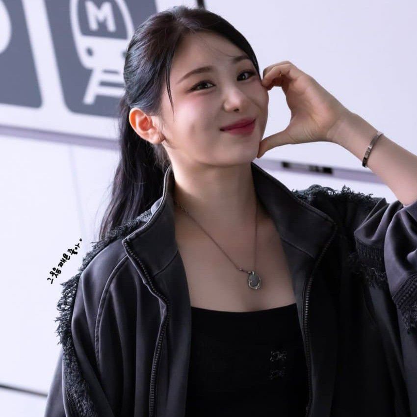 Behind-the-scenes cut of Lee Chaeyeon
