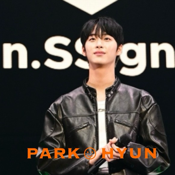 A moment captured by Hyun's fan