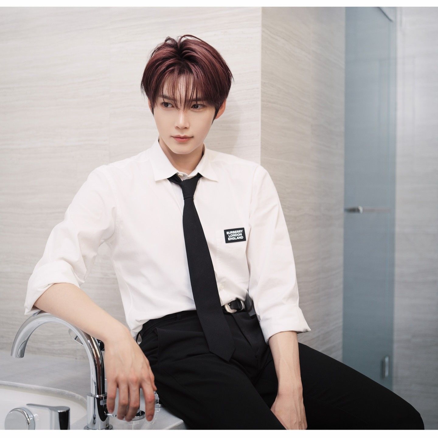 Foto aktivitas terbaru Sung Hanbin (ZEROBASEONE)